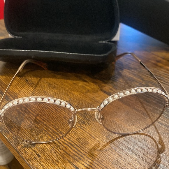 Authentic Brand new Round chanel sunglasses w/ metal & imitation pearls frame. - Picture 4 of 13